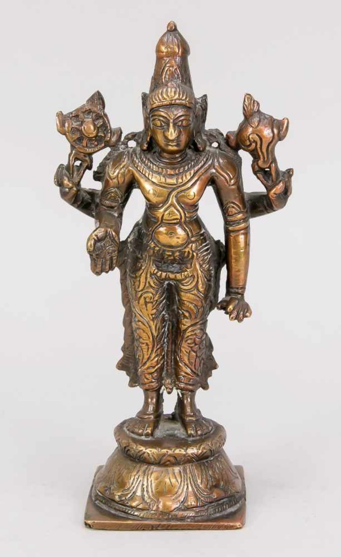 Figur einer Gottheit, Nepal, 19. Jh., Bronze. Stehend auf einem runden Lotussockel auf