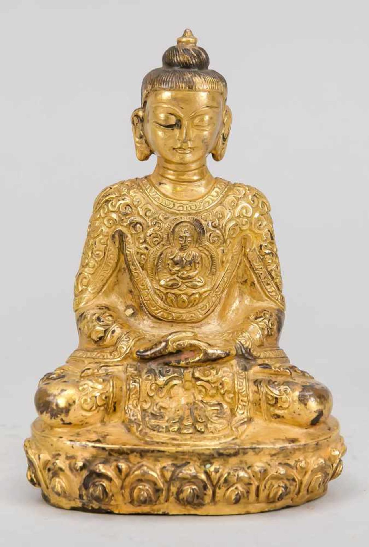 Buddha Amitayus, Tibet, 18./19. Jh., Bronze feuervergoldet. Im Padmasana auf Lotusthron