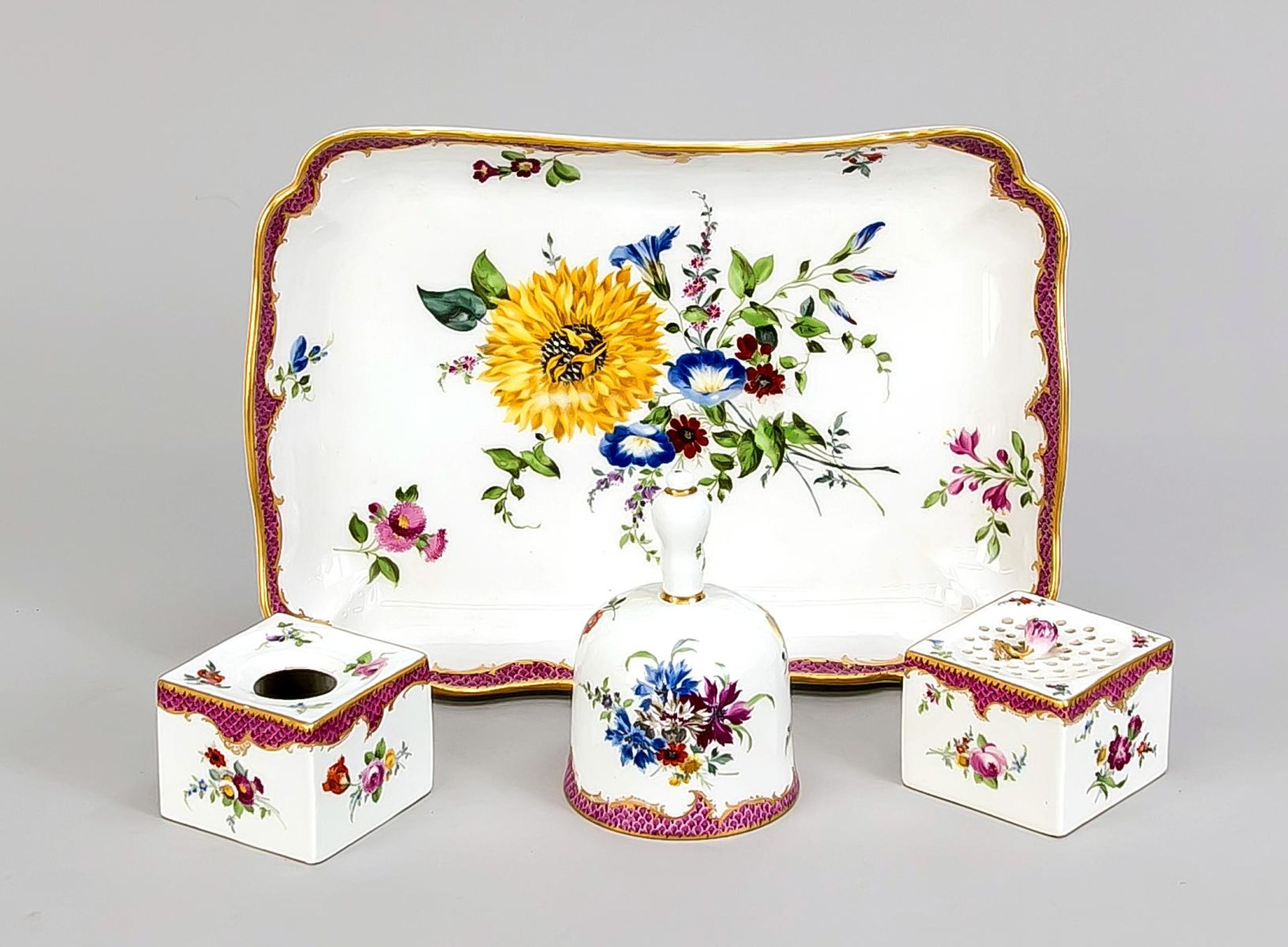 Schreibtisch-Set, 4-tlg., Meissen, 18. Jh., 1. W., polychrome Blumenmalerei, purpur