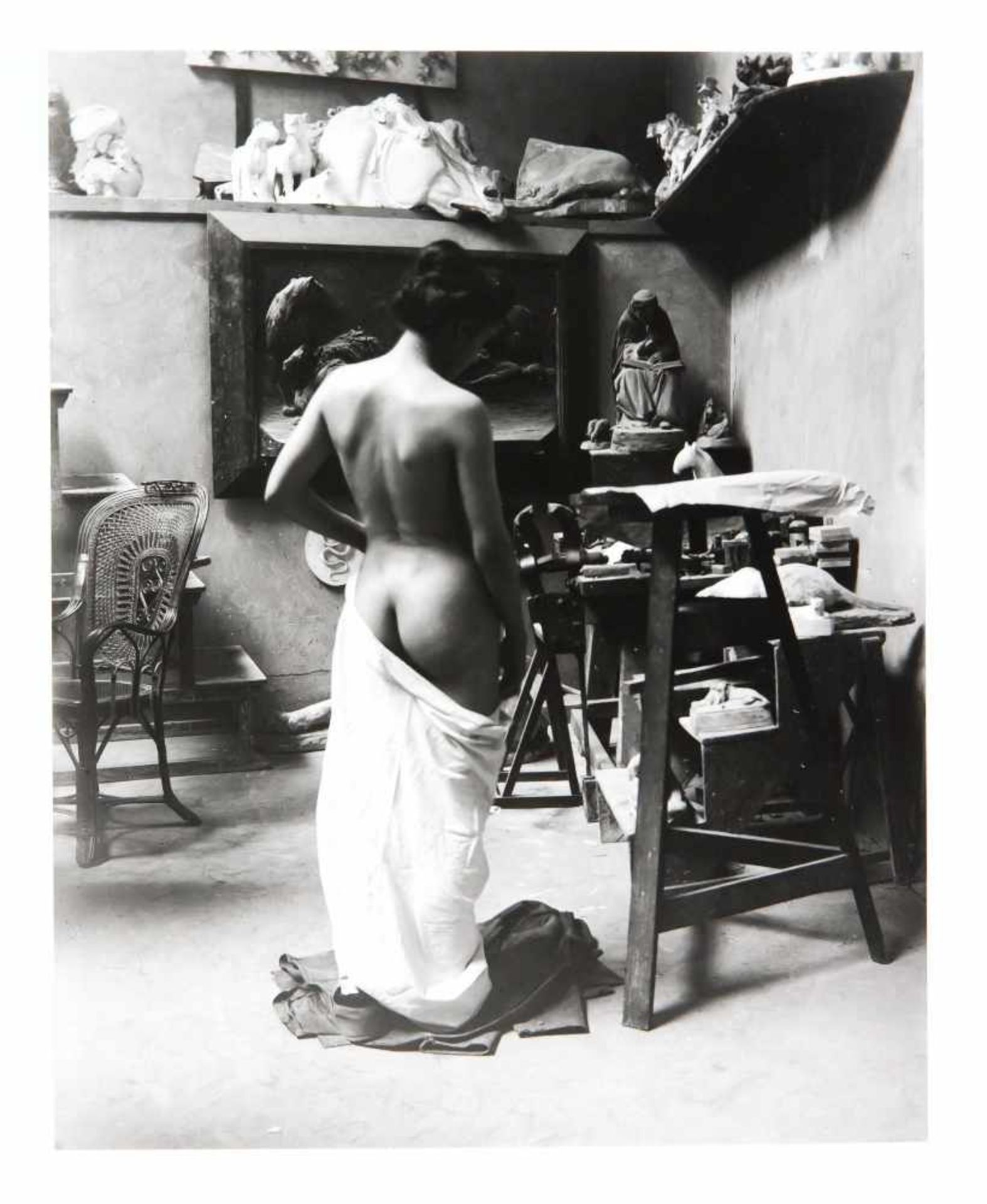 Heinrich Zille (1858-1929), Aktmodell im Atelier, Fotographie aus dem Nachlass, Abzug von