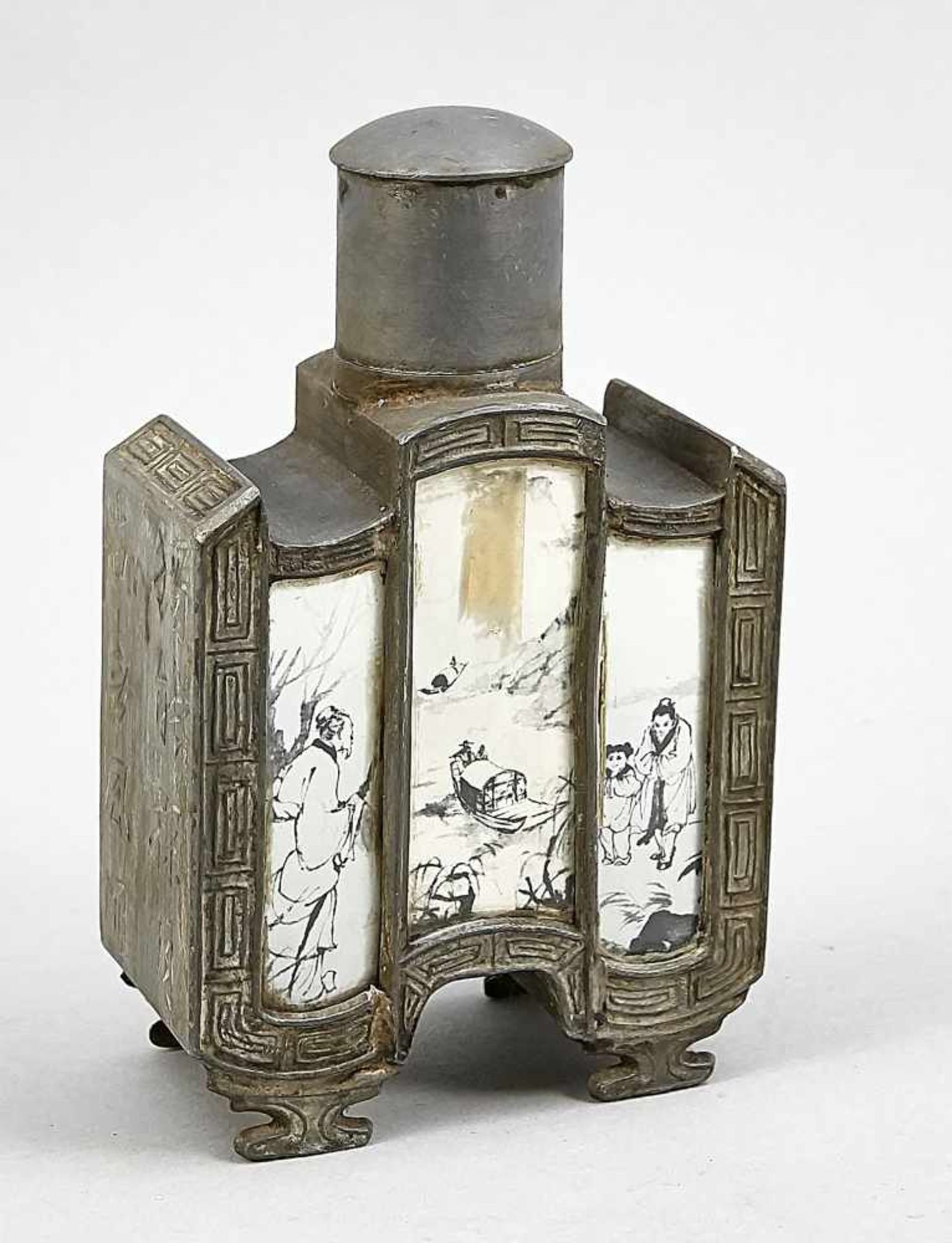 Teedose, China, um 1900. Zinn mit Grisaille-Malerei hinter Glas. Unter dem Boden eine - Bild 2 aus 2