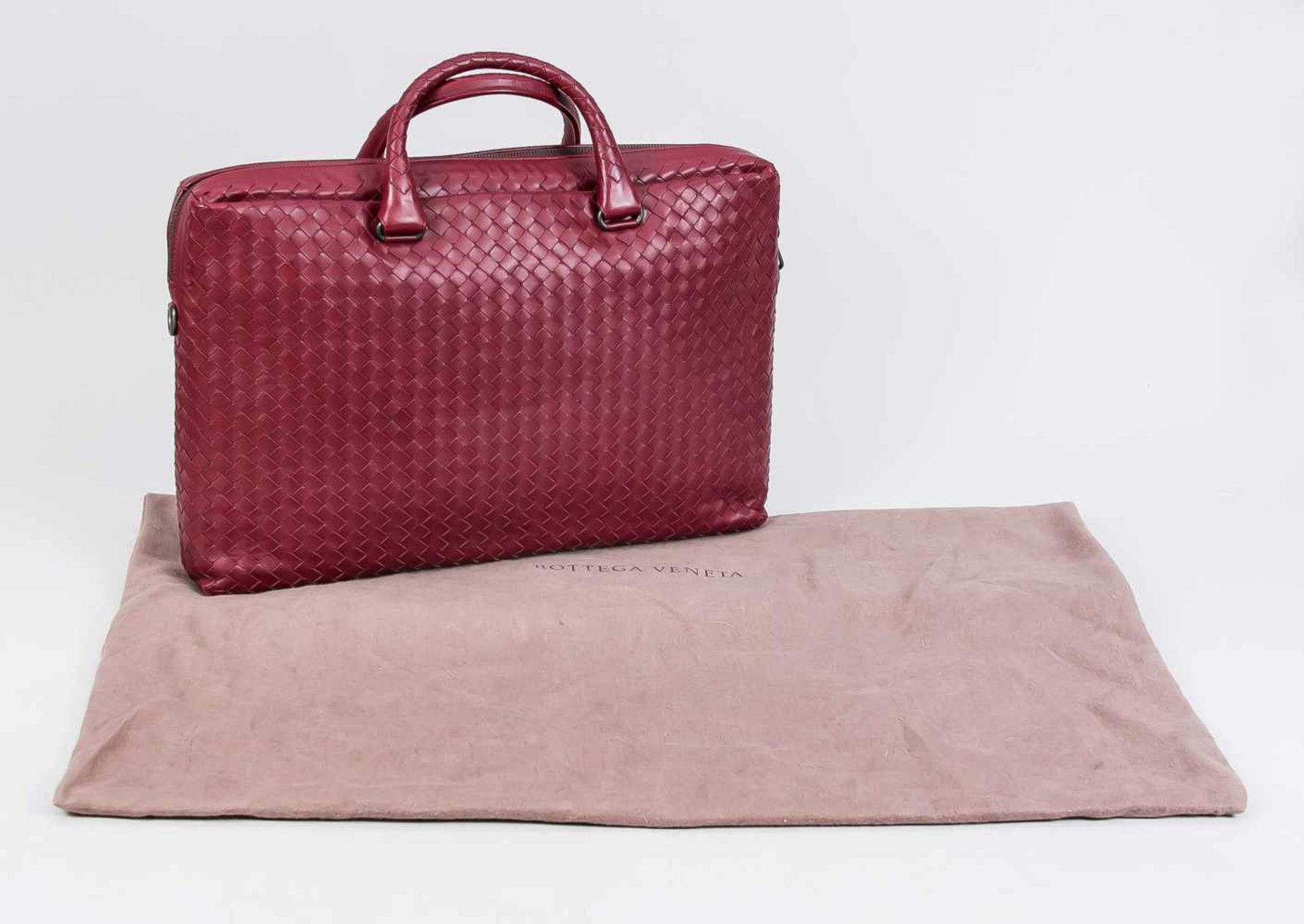 Tasche Bottega Veneta (Italien), 21. Jh., weinrotes Leder, geflochtene Oberfläche.