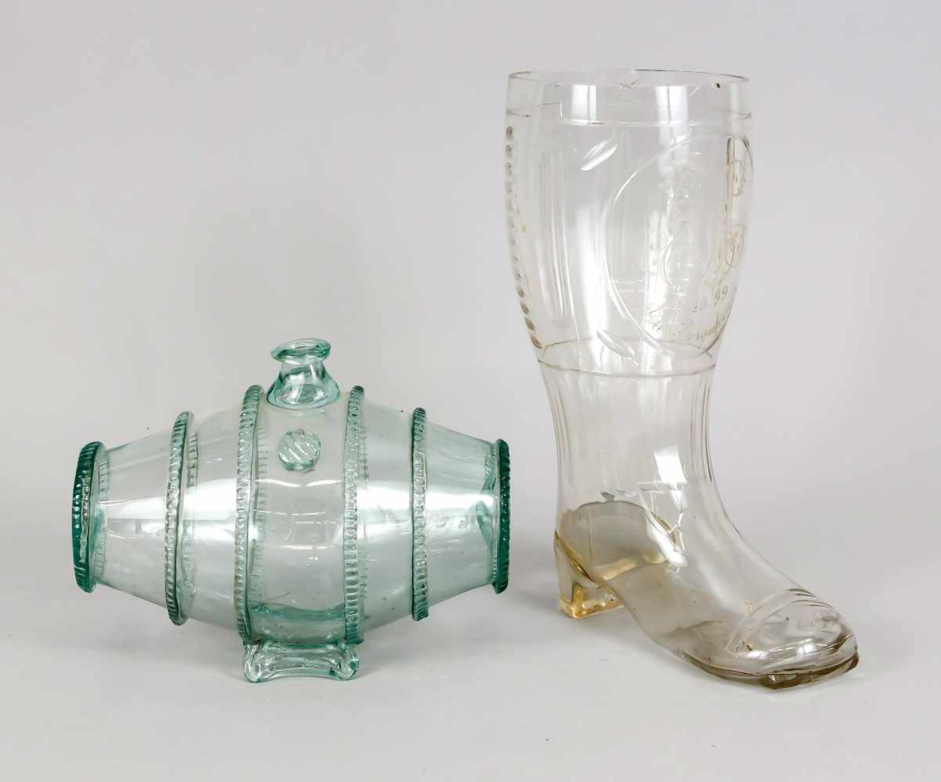 Großer Stiefel, um 1900, klares Glas mit Schliffdekor, Monogramm, Dat. und Widmung 'Die