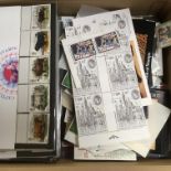 GB: SMALL BOX MINT DECIMAL WITH PRESENTATION PACKS, BOOKLETS, LOOSE COMMEMS, REGIONALS, ETC.