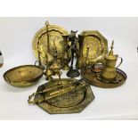 COLLECTION OF MIXED BRASS WARE TO INCLUDE EASTERN FIGURES, TRAYS, TEAPOTS, GIRAFFE ETC.