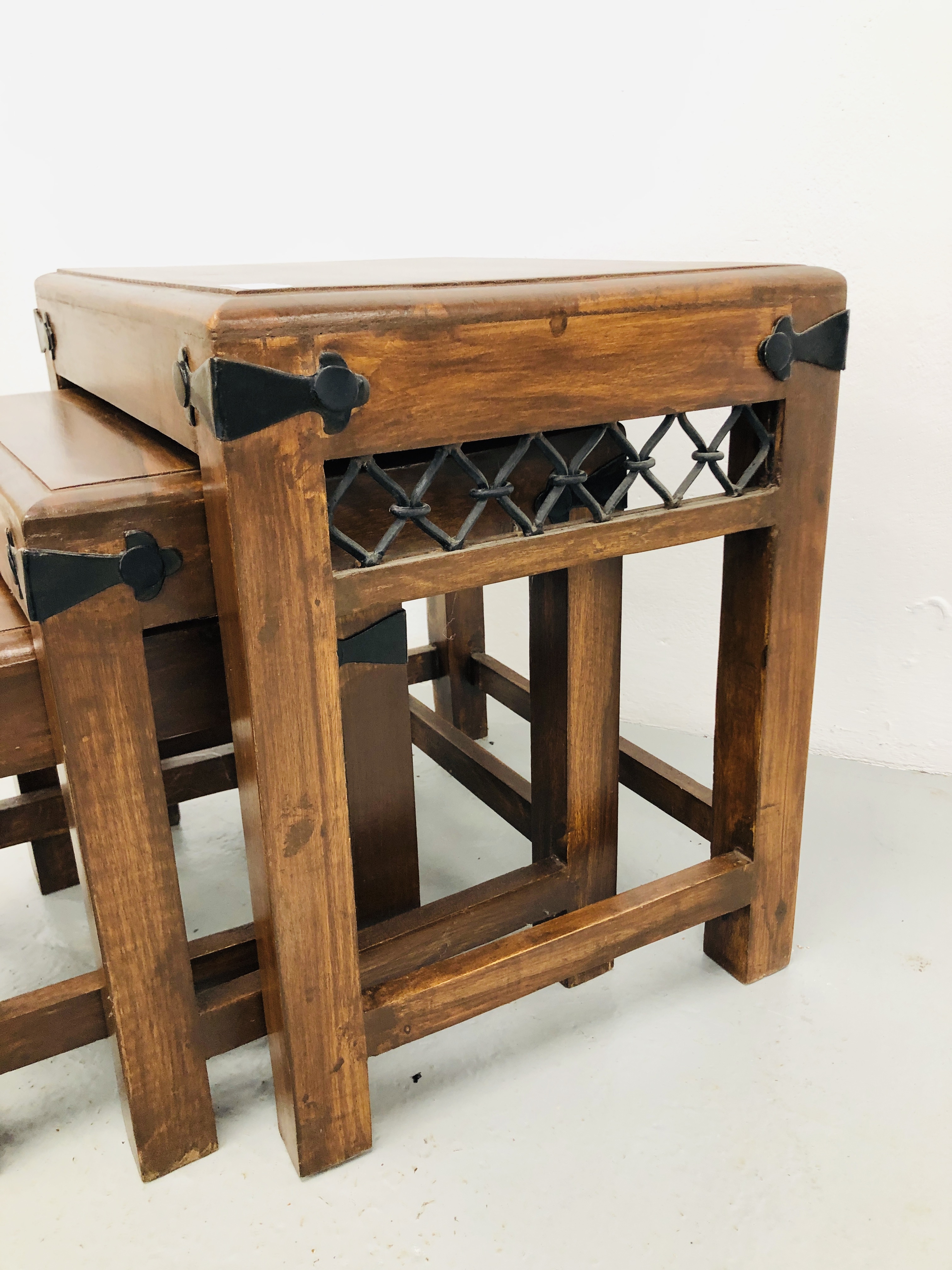 NEST OF 3 HARDWOOD COFFEE TABLES WITH METAL CRAFT DETAIL + MATCHING 2 DRAWER COFFEE TABLE - Image 2 of 2