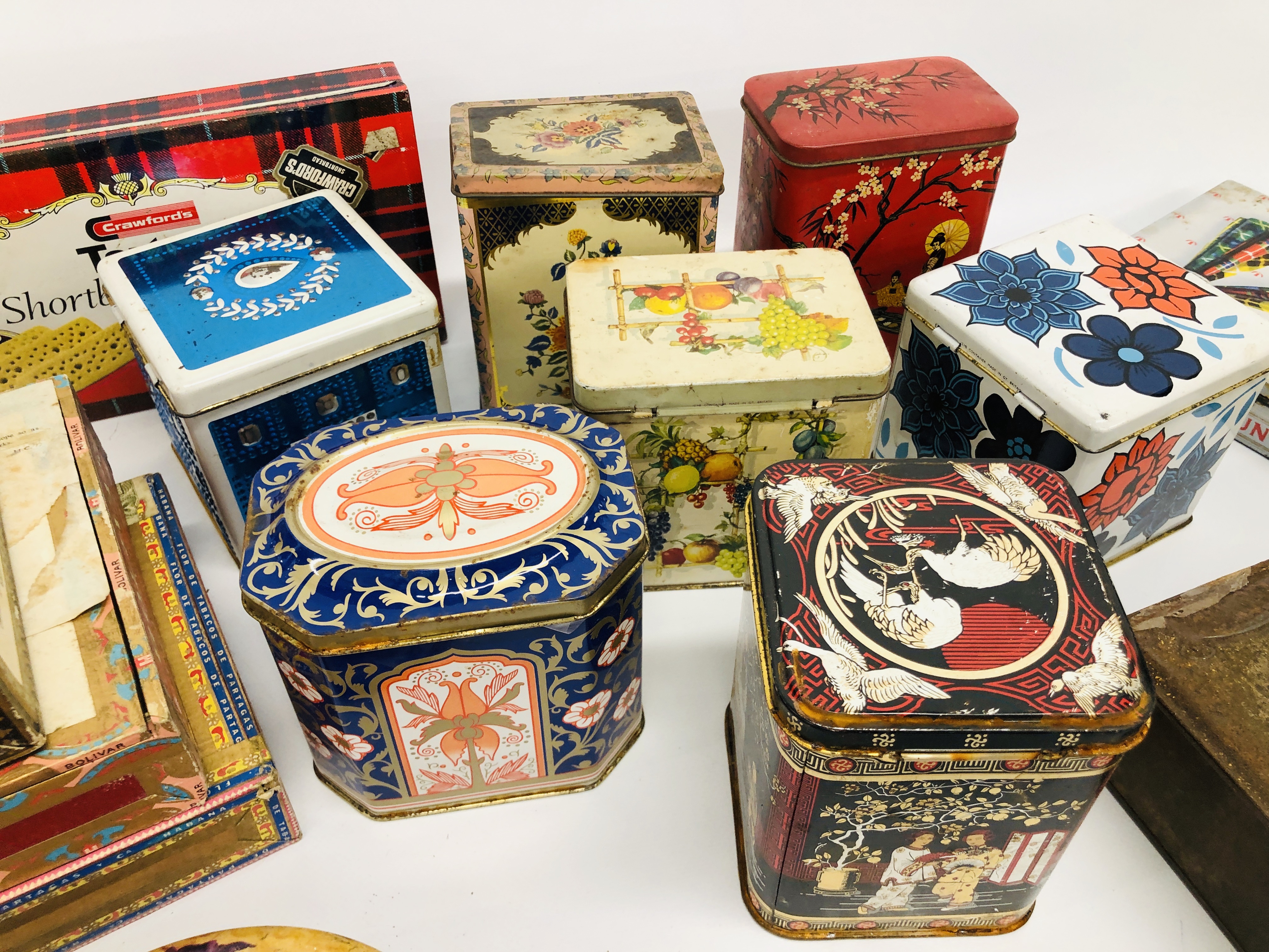 BOX OF MIXED VINTAGE TINS TO INCLUDE BUTLINS, - Image 6 of 9