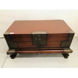 ORIENTAL DESIGN REPRODUCTION HARDWOOD SINGLE DRAWER TRUNK WITH METAL BINDINGS - APPROX LENGTH 30