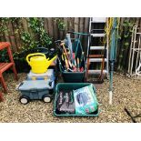 A COLLECTION OF GARDENING EQUIPMENT TO INCLUDE HAND TOOLS, STEPS, SACK BARROW, ROTARY WASHING LINE,