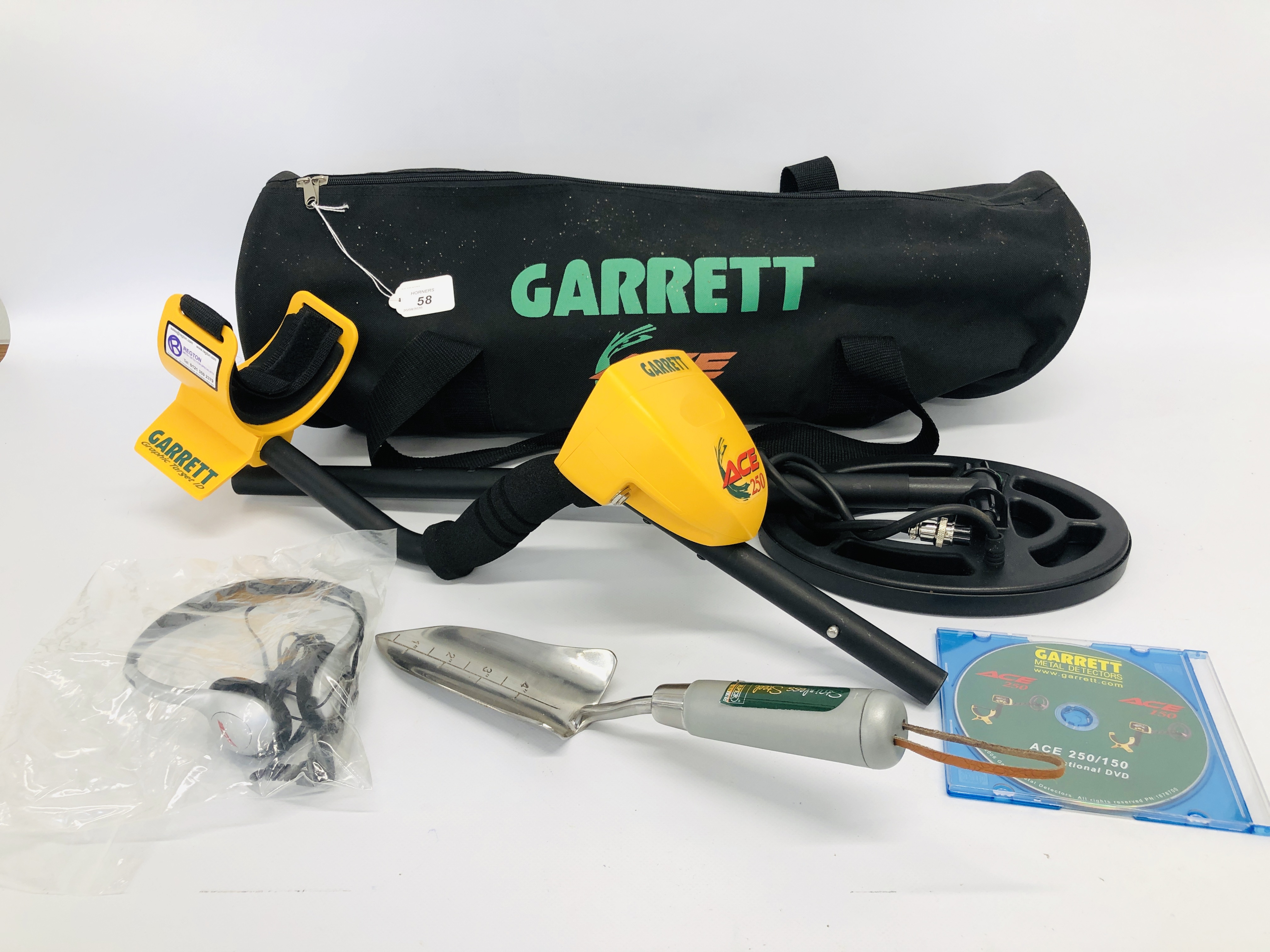 A GARRETT ACE 250 METAL DETECTOR WITH INSTRUCTION CD, TRAVEL BAG, - Image 3 of 3