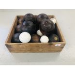 A BOX OF VINTAGE LAWN BOWLS & JACKS