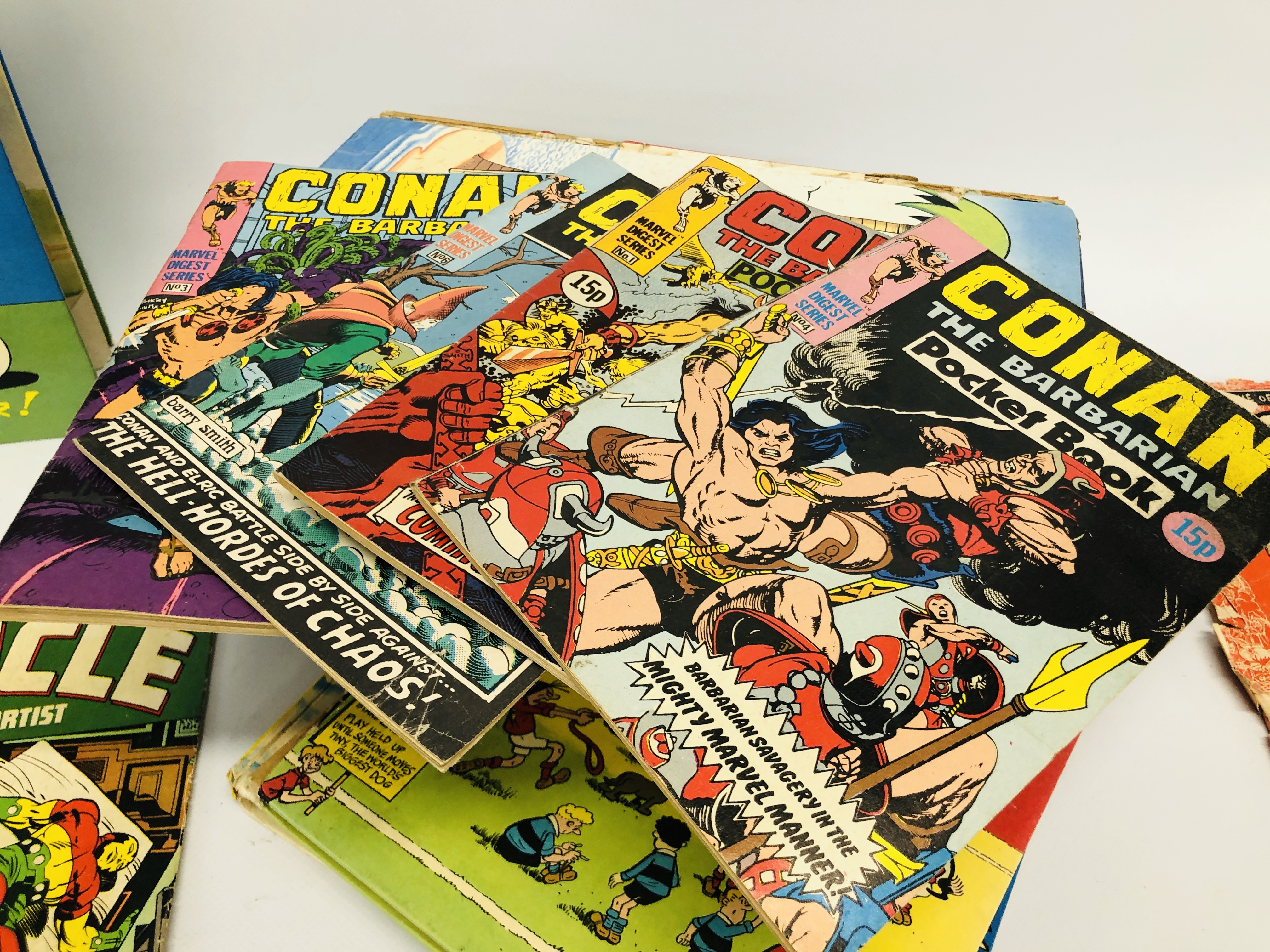 A COLLECTION OF 28 COLLECTORS COMICS TO INCLUDE D.C. & MARVEL, SUPER HEROES, CONAN ETC. - Image 3 of 7
