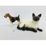 A BESWICK CAT AND DOG ORNAMENT