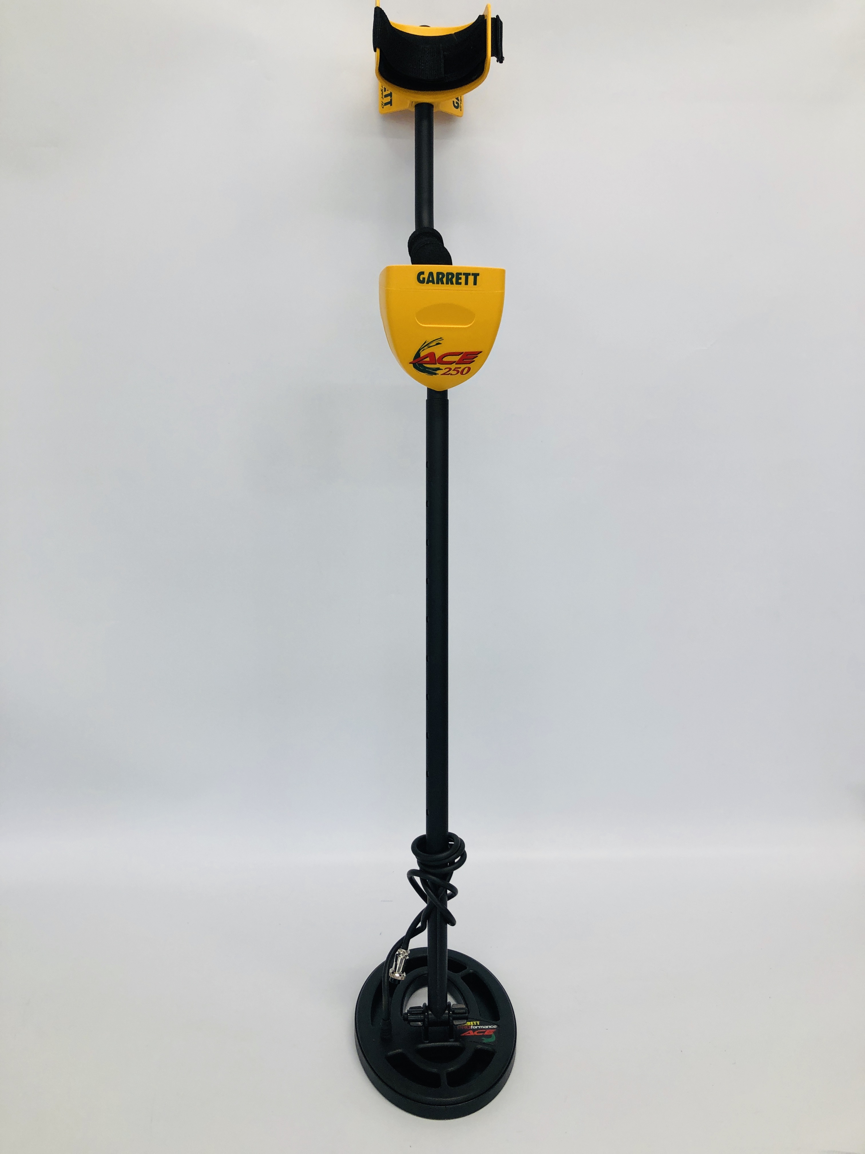 A GARRETT ACE 250 METAL DETECTOR WITH INSTRUCTION CD, TRAVEL BAG, - Image 2 of 3