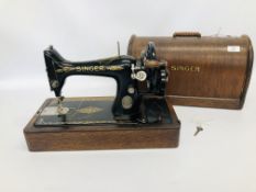 VINTAGE SINGER SEWING MACHINE WITH ORIGINAL FITTED CASE & KEY