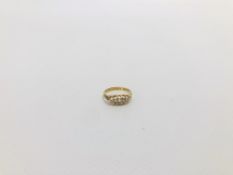 AN 18CT GOLD FIVE STONE DIAMOND RING IN BOAT SHAPE SETTING