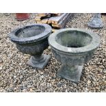 A PAIR OF STONEWORK GARDEN PEDESTAL PLANTERS - HEIGHT 40CM,