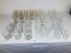 A COLLECTION OF GOOD QUALITY ELEGANT GLASSWARE TO INCLUDE SETS OF GLASSES IN VARIOUS SIZES AND A