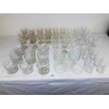 A COLLECTION OF GOOD QUALITY ELEGANT GLASSWARE TO INCLUDE SETS OF GLASSES IN VARIOUS SIZES AND A