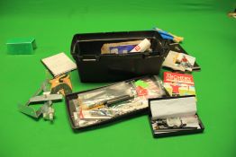 BOX CONTAINING QUANTITY OF ARCHERY ACCESSORIES TO INCLUDE GLOVES, FEATHERS, STRINGS, SIGHTS,