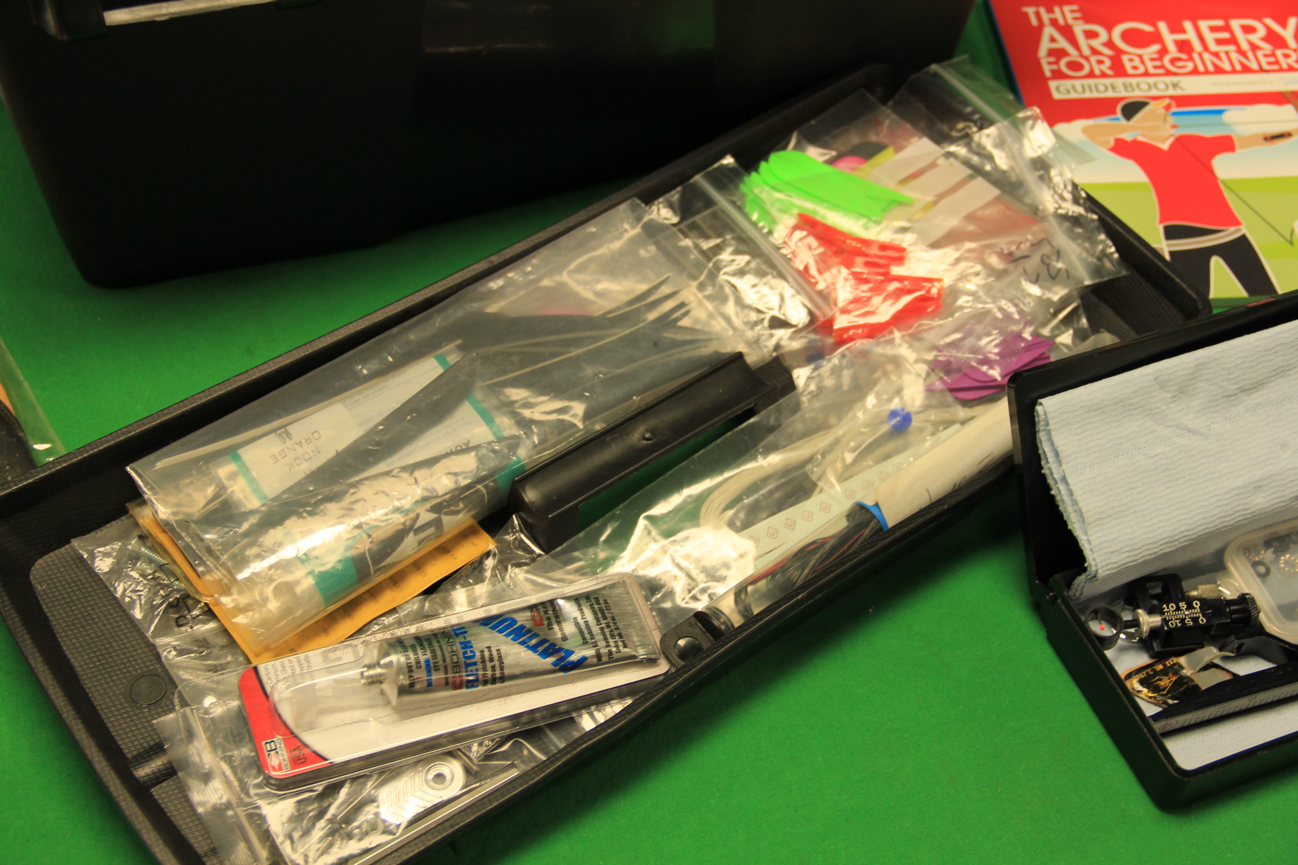 BOX CONTAINING QUANTITY OF ARCHERY ACCESSORIES TO INCLUDE GLOVES, FEATHERS, STRINGS, SIGHTS, - Image 3 of 6