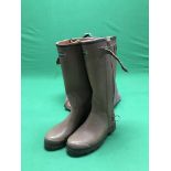 PAIR OF LE CHAMEAU SIZE 9 BOOTS IN BOOT BAG