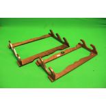 2 GUN RACKS (2 HOLDER,