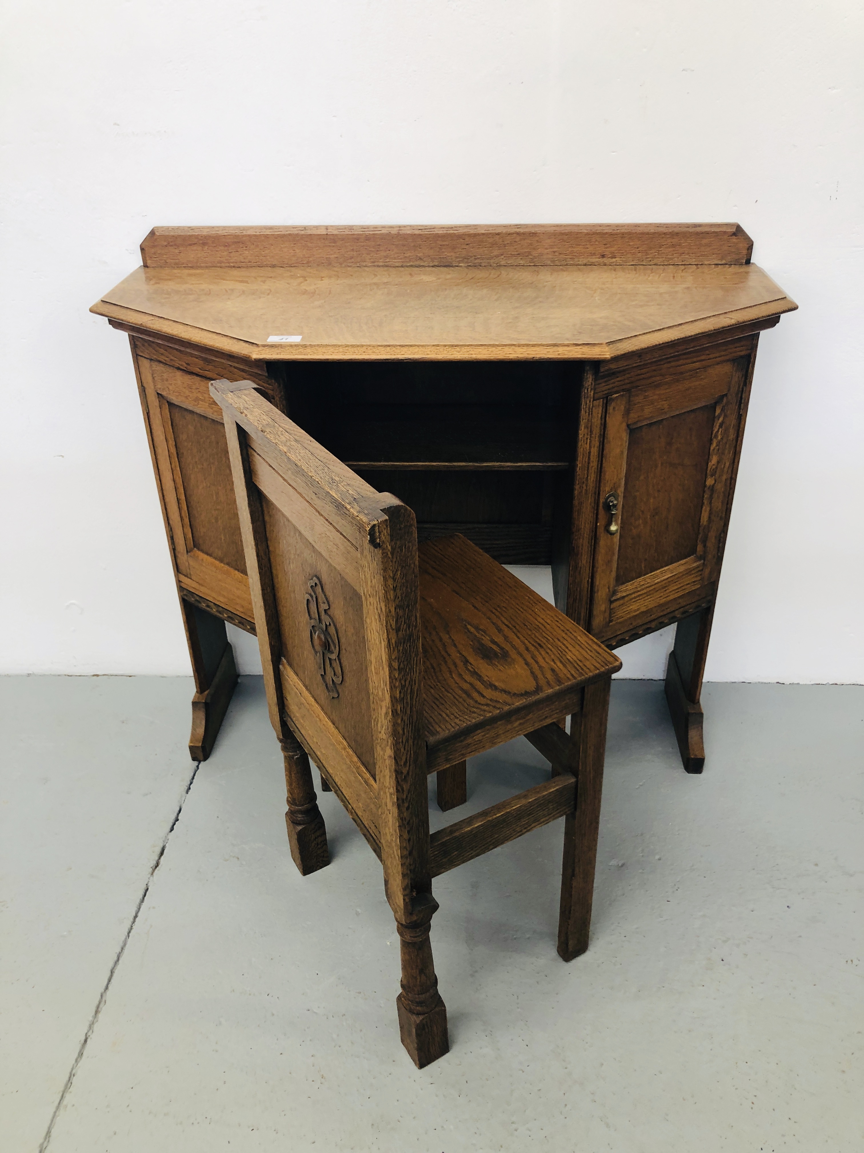 OAK SIDE CABINET WITH HIDDEN SEAT