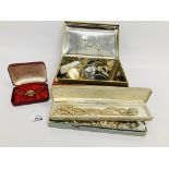 BOX OF VINTAGE COSTUME JEWELLERY TO INCLUDE PEARLS, BROOCHES, WRIST WATCHES,