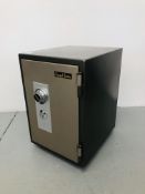 A ROYAL SAFE LEABANK HOME SECURITY SAFE SIZE 20.5 INCH HEIGHT 13.
