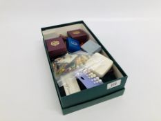 BOX CONTAINING AN ASSORTMENT OF MIXED COSTUME JEWELLERY