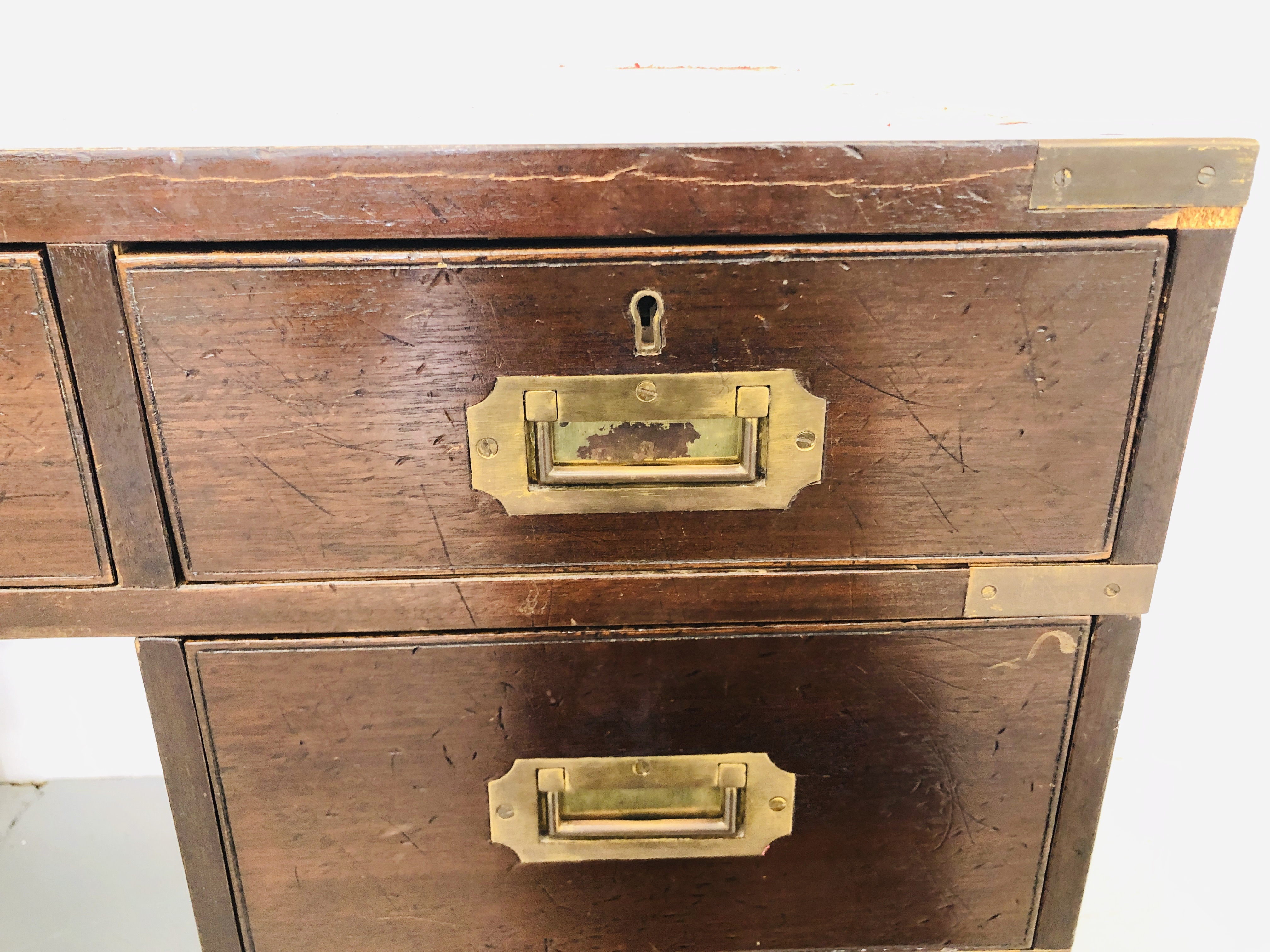 HARDWOOD 9 DRAWER MILITARY STYLE TWIN PEDESTAL KNEE HOLE DESK WITH TOOLED LEATHER TOP 47½ X 24 X 29 - Image 2 of 4