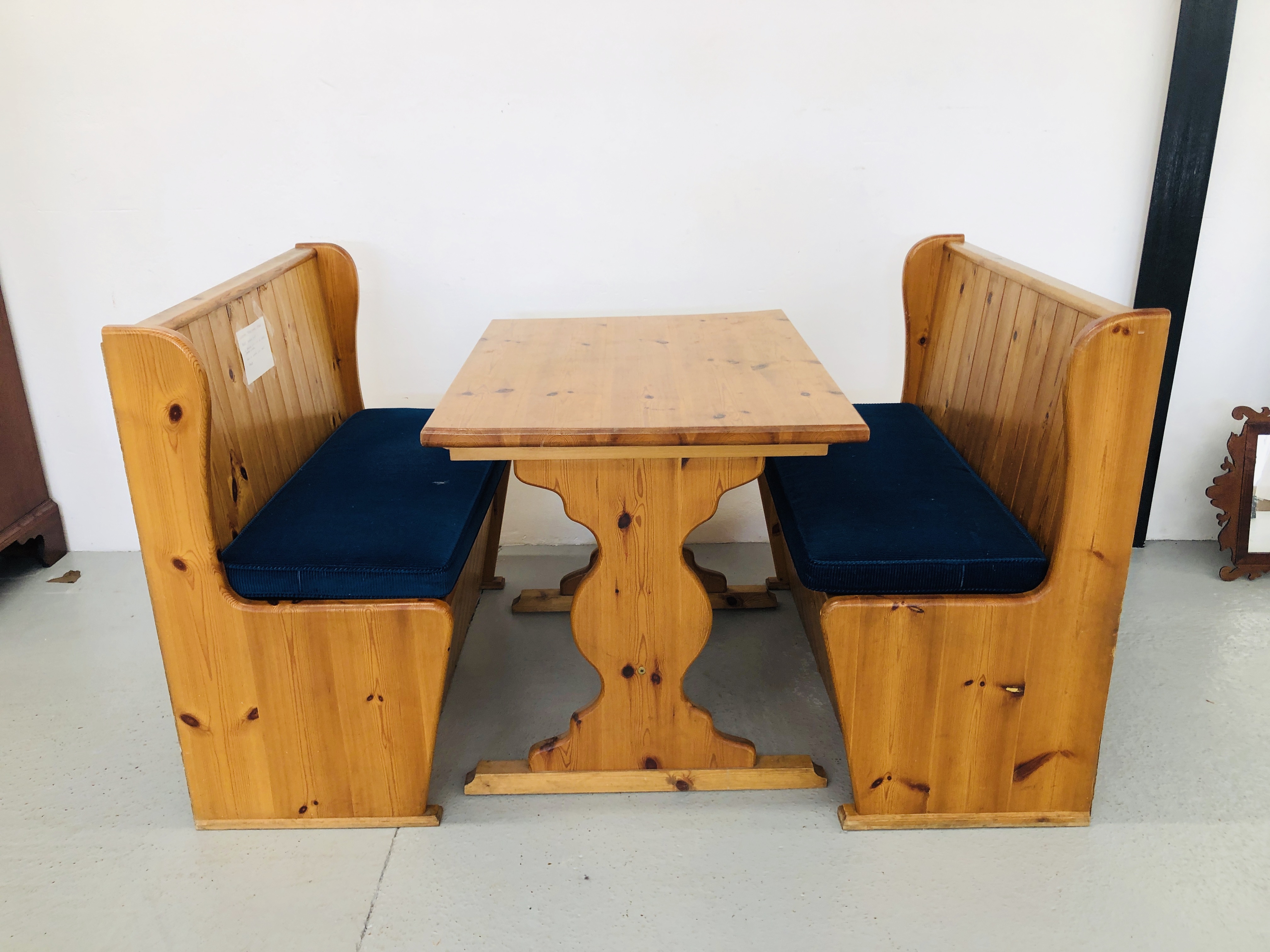 SOLID HONEY PINE TRADITIONAL STYLE GERMAN ECKE CORNER DINING SET