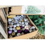 A COLLECTION OF GOOD QUALITY CHRISTMAS DECORATIONS TO INCLUDE 2 X ARTIFICIAL TREES,