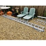 A TITAN STAR QUALITY 19 TREAD ALUMINIUM DOUBLE EXTENSION LADDER