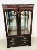 A QUALITY MODERN 2 DRAWER DISPLAY CABINET MANUFACTURED BY WOODBERRY BROS.