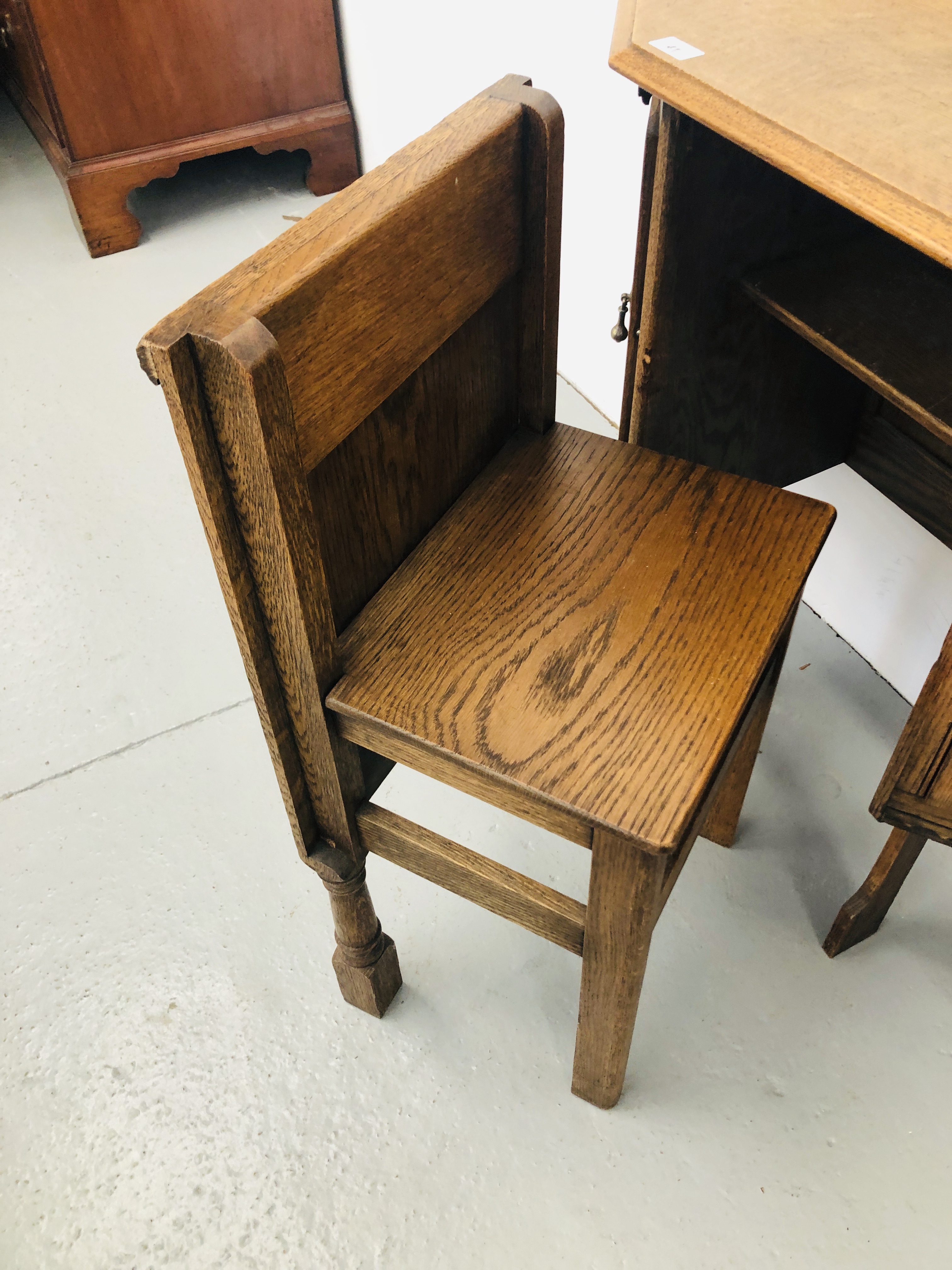 OAK SIDE CABINET WITH HIDDEN SEAT - Image 4 of 5