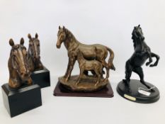 A LARGE BRONZED EFFECT HORSE & FOAL ORNAMENT ALONG WTIH A A ROYAL DOULTON HAND CRAFTED HORSE