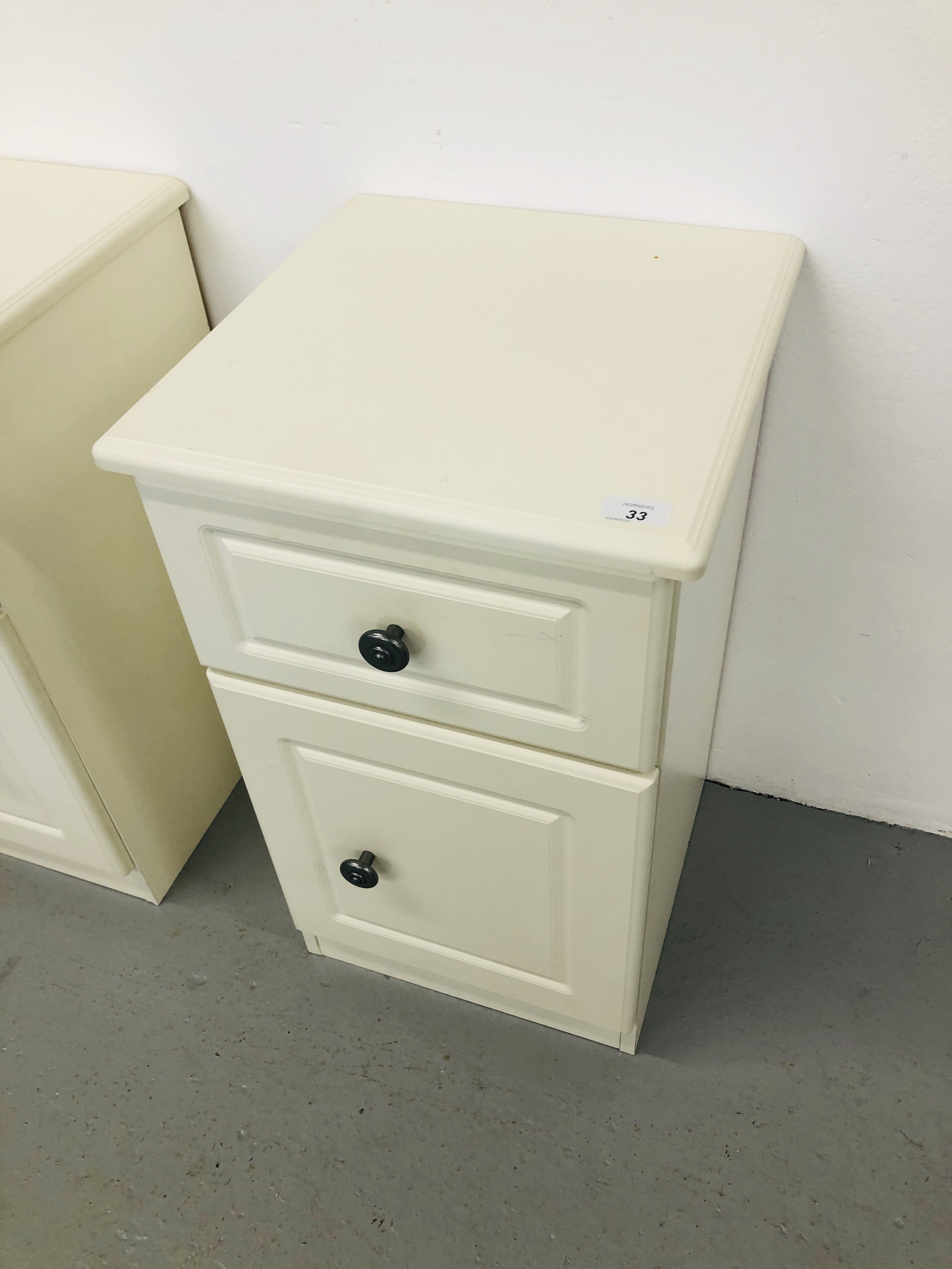 A PAIR OF MODERN WHITE FINISH SINGLE DRAWER BEDSIDE CABINETS AND A MODERN WHITE FINISH DRESSING - Image 2 of 3