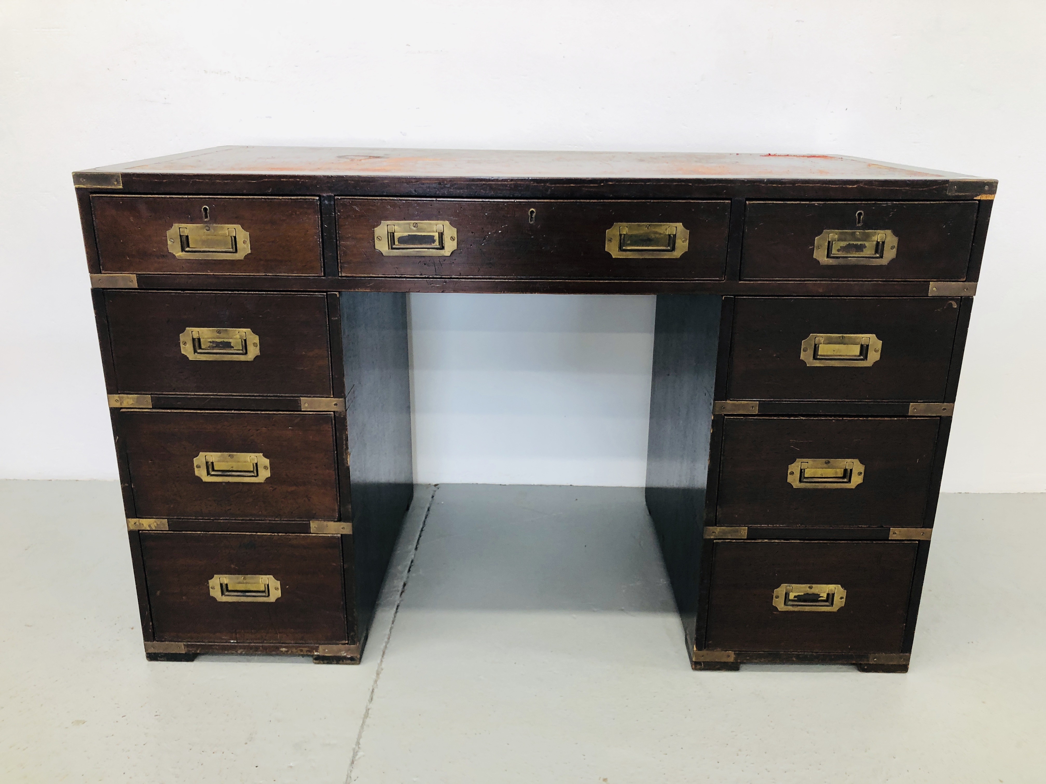 HARDWOOD 9 DRAWER MILITARY STYLE TWIN PEDESTAL KNEE HOLE DESK WITH TOOLED LEATHER TOP 47½ X 24 X 29 - Image 4 of 4