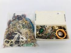 BOX & A BAG OF MIXED COSTUME & VINTAGE JEWELLERY TO INCLUDE BEADS, BANGLES ETC.