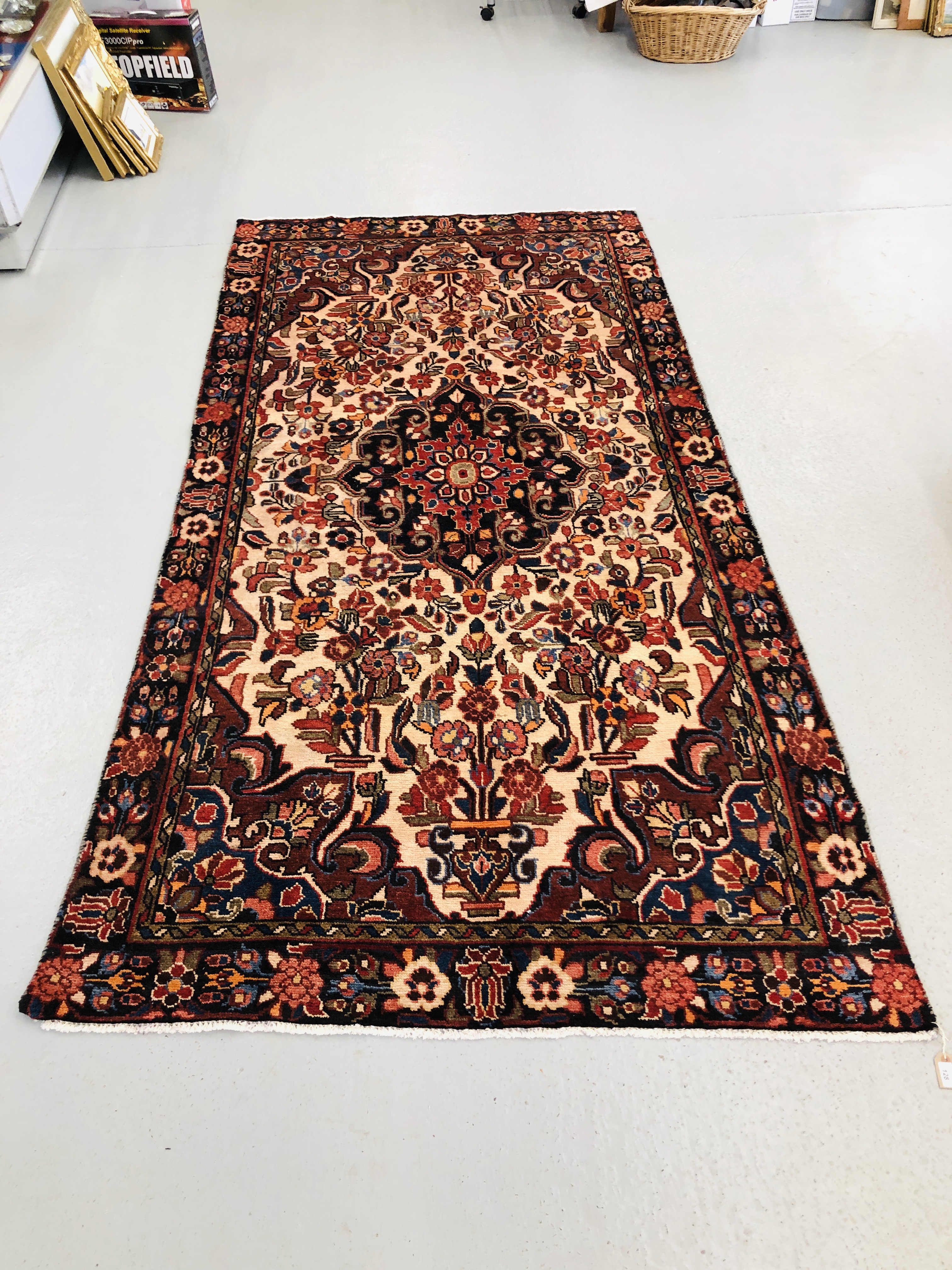 A LILIHAN TRADITIONAL TRADITIONAL BLUE / ORANGE / FAWN PATTERNED RUG 2.90 X 1. - Image 2 of 3