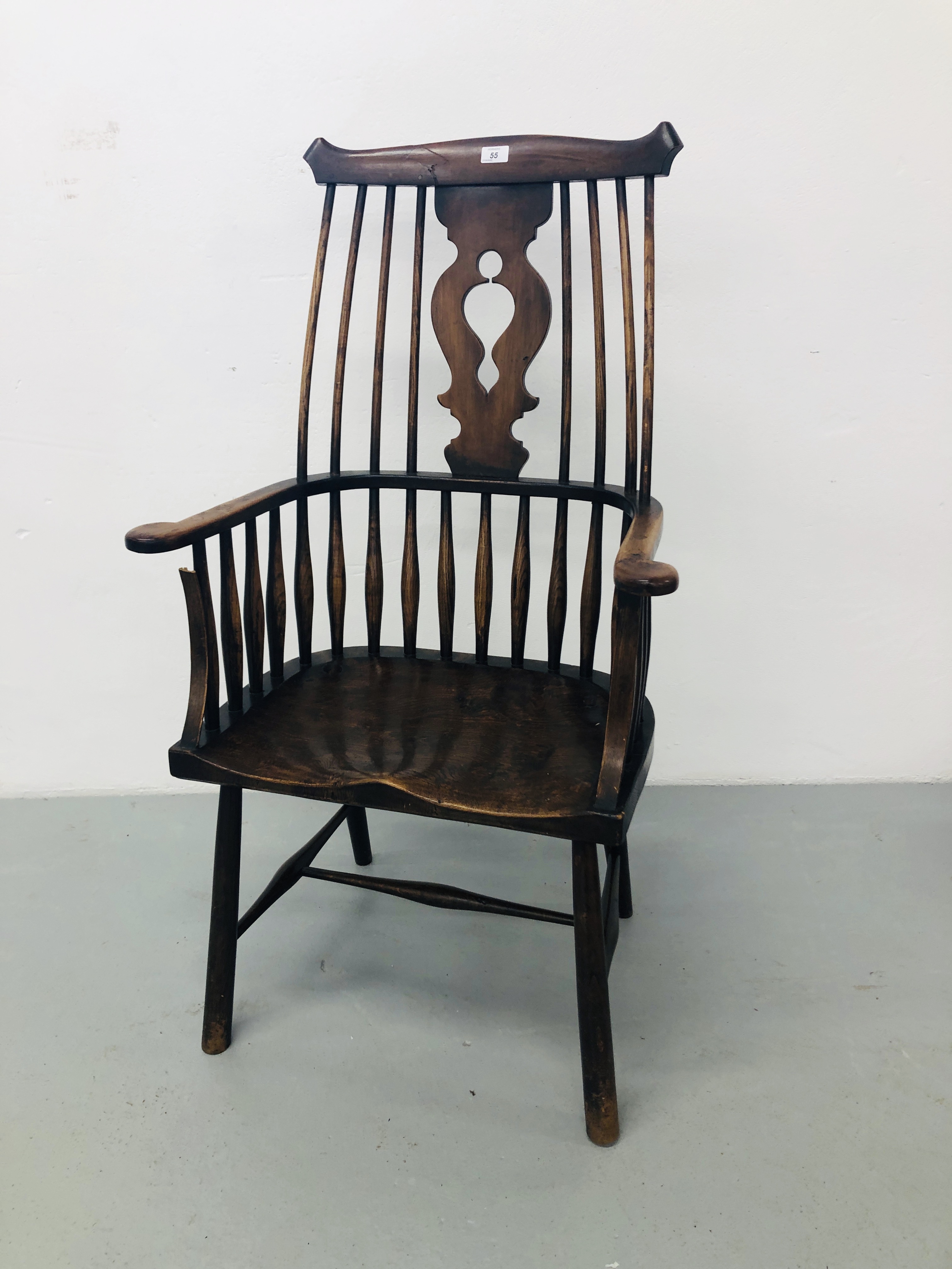 PERIOD HARDWOOD WINDSOR STYLE ARMCHAIR (DAMAGE PRESENT) - Image 3 of 7