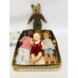 BOX OF VINTAGE DOLLS TO INCLUDE A BLACK PEDIGREE DOLL, PEDIGREE BABY IN A HAND MADE OUTFIT,