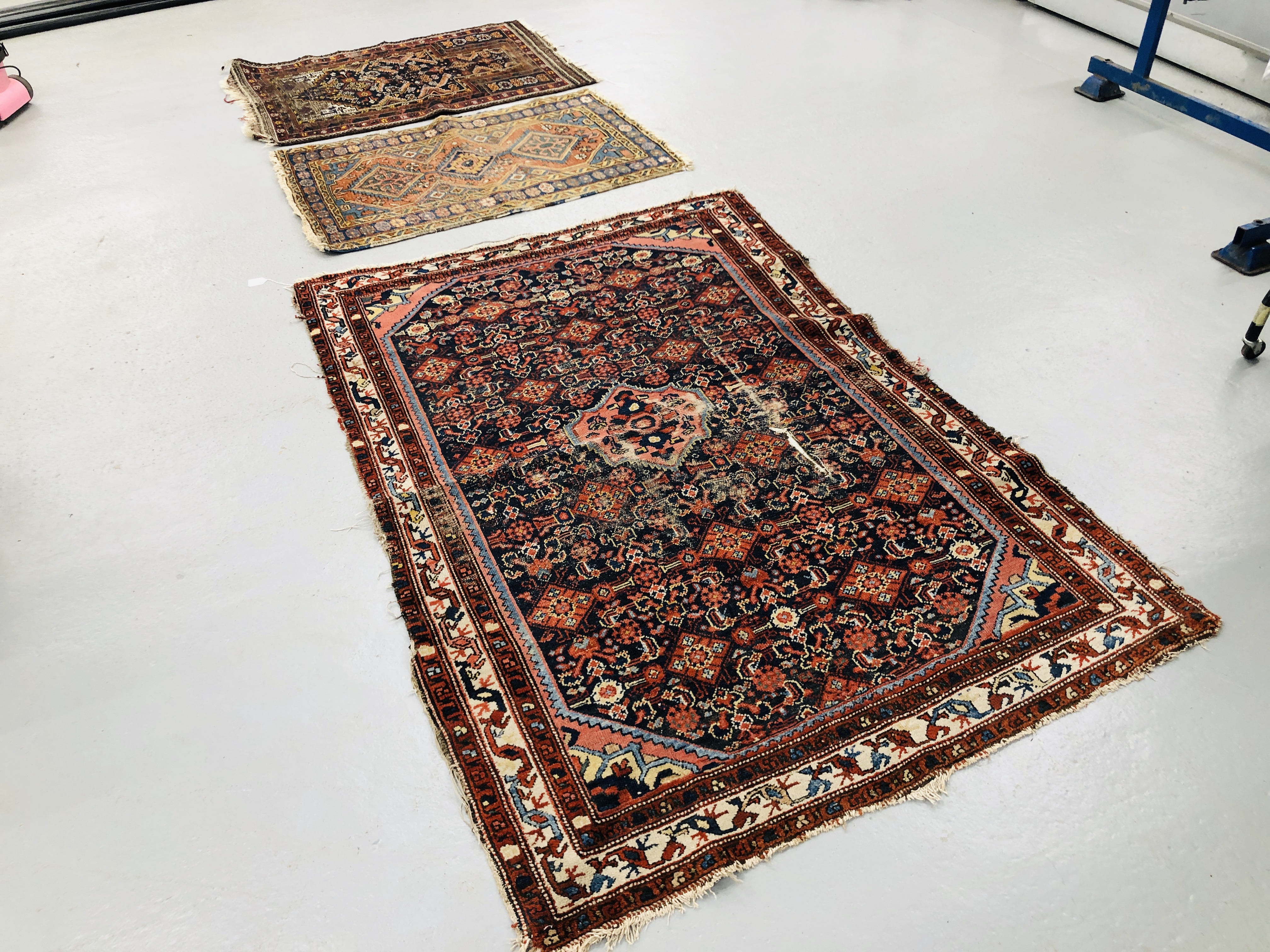 3 X ETHNIC RUGS (VARYING DEGREE OF WEAR TO ALL RUGS) - Image 5 of 6