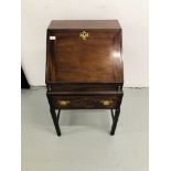 A PERIOD MAHOGANY LADIES SINGLE DRAWER WRITING BUREAU WITH FITTED INTERIOR A/F WIDTH 21 INCH HEIGHT