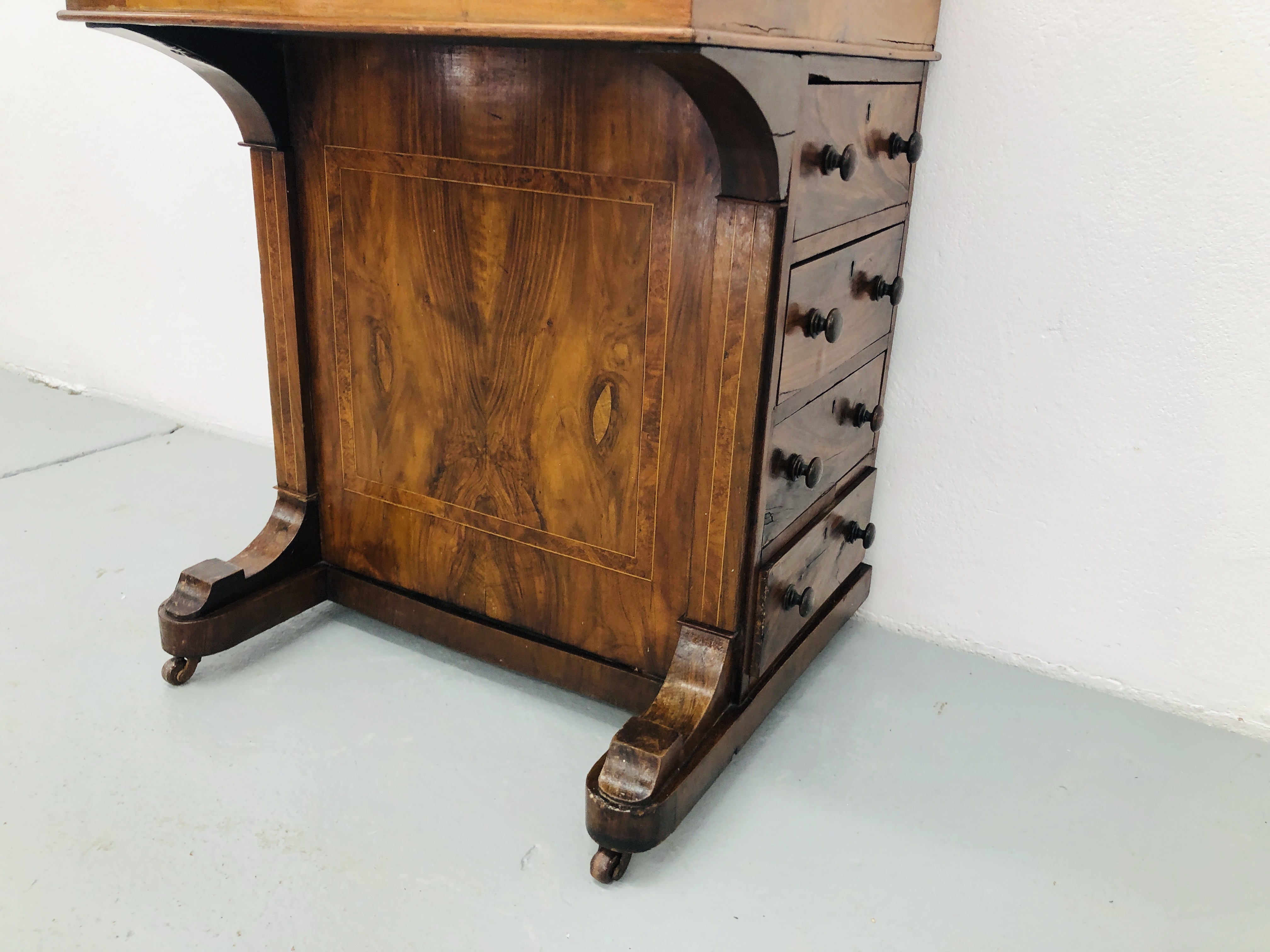 VICTORIAN DAVENPORT WITH ROSEWOOD & WALNUT DETAIL (KEYS WITH AUCTIONEER) - Image 4 of 6