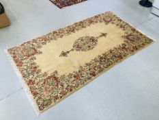 A KASHAN CREAM FLORAL PATTERNED RUG 2.17 X 1.