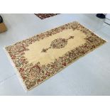 A KASHAN CREAM FLORAL PATTERNED RUG 2.17 X 1.