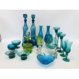 COLLECTION OF QUALITY COLOURED GLASS WARES TO INCLUDE VINTAGE GREEN GLASS DECANTER & STOPPER,